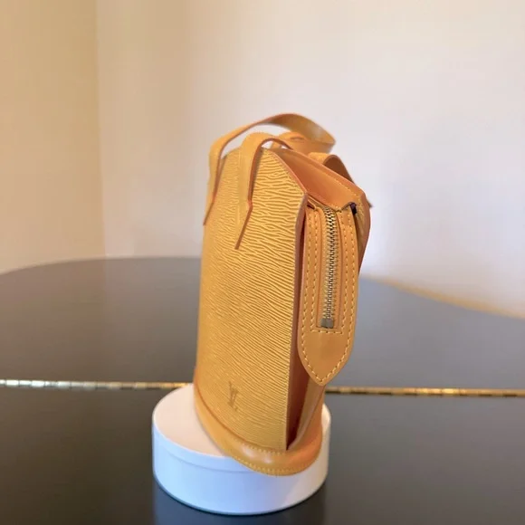 Louis Vuitton Authentic Luxury Vintage Retro Minimalist Epi Saint Jacques Bag - Picture 7 of 17